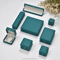 Boîte à bijoux personnalisée avec logo, en similicuir vert, pour collier, boucles d'oreilles, ensemble de bijoux, emballage carré pour bijoux