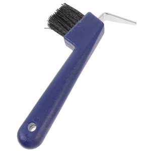 Outil professionnel de nettoyage des sabots de cheval à double fonction : pioche et brosse à récurer, avec noyau en fer robuste, corps en plastique et poignée ergonomique. - Product Image 1