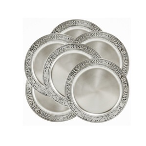 Ensemble de plateaux de service minimalistes en métal, assiettes rondes en étain, assiette décorative baroque argentée, assiette de présentation à bordure sculptée en relief - Product Image 1