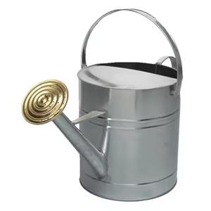 Regadera Metálica Elegante de Alto Rendimiento con Boquilla Larga para Jardín - Product Image 2