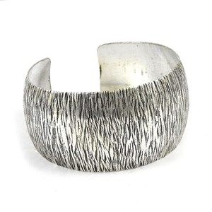 Pulsera de plata de ley 925 hecha a mano con textura lisa para boda, aniversario y compromiso, joyería unisex al precio más bajo. - Product Image 3