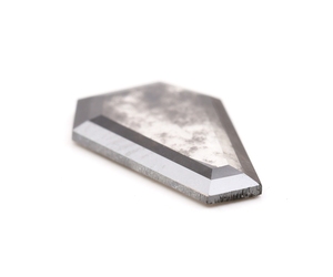 เพชรทรงโลงศพแบบพิเศษ 2.35 กะรัต สีซอลท์แอนด์เปปเปอร์ แฟนซี คัลเลอร์ เลเซอร์เจาะ เพาะเลี้ยงในห้องปฏิบัติการ เพชรเม็ดเดี่ยวแบบซอลท์แอนด์เปปเปอร์สั่งทำพิเศษ - Product Image 5