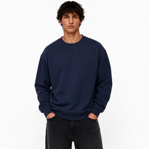 Sweat-shirt pour homme en coton brossé avec coupe ample, impression graphique personnalisée et détails de poignets côtelés - Product Image 4
