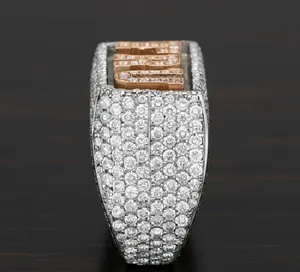 แหวนผู้ชายประดับโมอิสซาไนต์ทรงกลม 3 กะรัต ตัวอักษร "TRU" แบบสั่งทำพิเศษ ชุบทอง 14K สองสี - Product Image 5