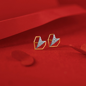 Elegantes Pendientes de Diamantes Facetados en Forma de Corazón, Oro Amarillo de 14K, Corte Triangular, Diamantes Naturales, Diseño Minimalista para Mujer - Product Image 4