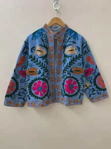 Chaqueta Acolchada de Algodón Hecha a Mano para Mujer, Cárdigan Artesanal Indio Color Crema, Ropa de Invierno Estilo Boho Chic, Abrigo Reversible con Frente Abierto - Product Image 1