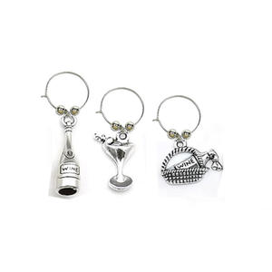 Kit de Personalización de Copas de Vino Navideñas de Boutique con Elementos Decorativos Intrincados para Regalos Festivos para Anfitriones de Fiestas - Product Image 2