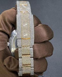 Montre-bracelet de luxe pour homme, classique, ronde, en acier inoxydable, avec aiguilles entièrement serties de diamants, cadran à chiffres romains, mouvement ETA, accents dorés - Product Image 4