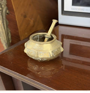 Antique European style shallow brass mortar pestle set with lion head side reliefs, available at wholesale prices. - Product Image 2