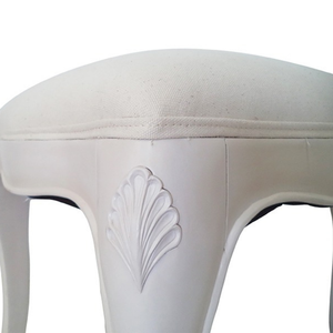 Tabouret rembourré blanc Mebel International TL 11 Paris Collection, en bois de mahogany massif, mobilier de chambre à coucher, design classique français - Product Image 4