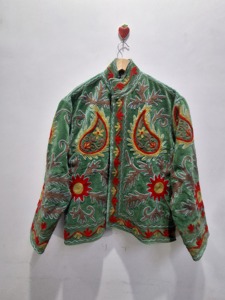 เสื้อแจ็คเก็ตปักกำมะหยี่ เสื้อโค้ทลายดอกไม้ทำมือสุดหรูสำหรับผู้หญิง เสื้อคลุมดีไซน์เนอร์สไตล์โบฮีเมียน - Product Image 1