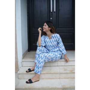 Conjunto de Pijama Ikat Symphony para Mujer con Diadema a Juego, Ropa de Dormir Cómoda - Product Image 2