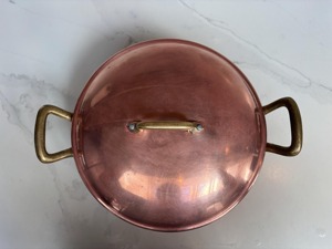 Olla de Cobre Redonda con Tapa, Asa de Aleación de Zinc, Utensilios de Cocina de Metal Pulido, Diseño Vintage Duradero - Product Image 3