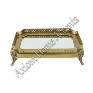 Elegante bandeja de latón con acabado brillante Ideal para servir en Navidad por Axiom Home Accents - Product Image 1