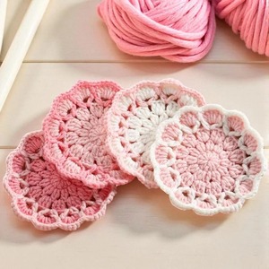 Posavasos Decorativos de Macramé con Flores Verdes y Amarillas, Hechos a Mano, Ideales para Cafés, Picnics y Decoración de Mesa, de la India - Product Image 2