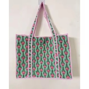 Sac fourre-tout en coton matelassé imprimé à la main, sac d'été pour femme, sac à bandoulière réutilisable et écologique, motif floral, fermeture éclair - Product Image 1