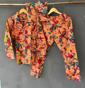 ชุดนอนผ้าฝ้ายพิมพ์ลายเนื้อนุ่มสองชิ้น สวมใส่สบายๆ สำหรับพักผ่อนที่บ้าน - Product Image 1