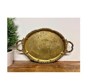Plateau de service en laiton exquis avec détails de fabrication raffinés, idéal pour des occasions de réception élégantes - Product Image 5