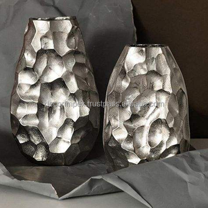 Vases géométriques en métal aluminium coulé plaqué or pour la décoration intérieure de fleurs Vases de présentation de fleurs - Product Image 5