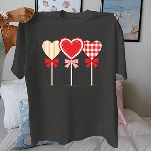 Tres piruletas en forma de corazón en una fila Camiseta de algodón puro para mujer ajuste cómodo - Product Image 2