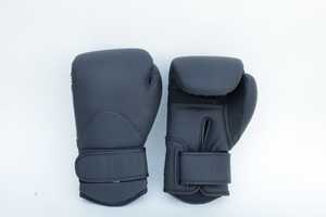 ราคาขายส่ง ถุงมือชกมวยกันน้ำ ทำจากพลาสติกและหนัง PU ปรับแต่งได้ สำหรับกิจกรรมกลางแจ้ง ขนาด 12 ออนซ์ สำหรับผู้ใหญ่ - Product Image 3