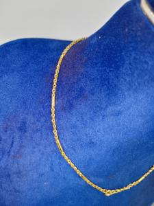 Cadena Ligera de Oro 22K con Patrón Bahubali y Cierre de Gancho, Cadena de Oro 22K con Sello de Calidad, Diseño Regal de Herencia para Bebé - Product Image 3