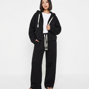 Conjunto de 2 piezas de ropa urbana de invierno para mujer, talla grande, 100% algodón, negro y blanco, con logotipo bordado en encaje, sudadera con capucha y cremallera, y pantalones deportivos de pierna ancha. - Product Image 1