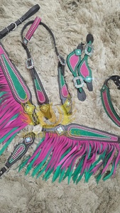 Juego de Arreos para Caballo de Cuero Genuino con Flecos Rosa y Verde Azulado, Adornos de Pedrería y Conchos Plateados, Estilo Western Ligero para Todas las Temporadas - Product Image 2
