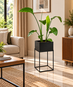 Macetero Cuadrado Moderno de Metal Negro con Soporte Geométrico, Macetero Decorativo Alto para Plantas de Interior, Sala de Estar, Dormitorio - Product Image 1