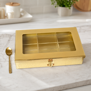 Boîte de rangement pour herbes et épices SHUBHAM en laiton doré avec compartiments, récipient à finition martelée pour comptoir de cuisine - Product Image 2