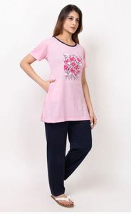 Conjunto de Pijama de Dos Piezas para Mujer, Cómodo y Moderno con Estampado Floral, al Mejor Precio de Fábrica - Product Image 2