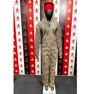 ชุดวอร์มมีฮู้ดลายเสือดาวสำหรับฤดูหนาวแบบสั่งทำพิเศษ ขายส่งสำหรับผู้หญิง ชุดเซ็ตเสื้อฮู้ดและกางเกงจ็อกเกอร์ไซส์ใหญ่ ผ้าฝ้ายผสมโพลีเอสเตอร์ - Product Image 1