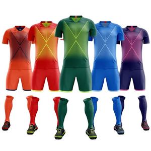 Ensemble d'uniformes de football personnalisés par sublimation, respirant, à séchage rapide, maillot et short de football, kit d'entraînement d'équipe, vêtements de sport pour hommes, vente en gros - Product Image 1