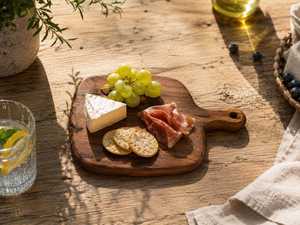 Planche à découper rectangulaire durable en acacia naturel pour la cuisine, la préparation des aliments, la découpe des légumes, la préparation des repas, le service - Product Image 6