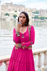 Ensemble Lehenga en Rayonne pour Femmes, Tenue de Fête, avec Artisanat Gamthi, Veste Élégante et Ornements Miroir - Product Image 2