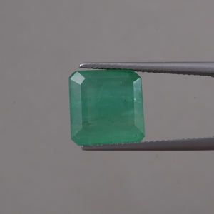 Esmeralda Natural Suelta Certificada por IGI, 7.64 Quilates, Corte Octogonal 11x11mm, Tallada a Mano, Pulida, Verde Claro, Encerada/Aceitada, Gema Excelente - Product Image 1