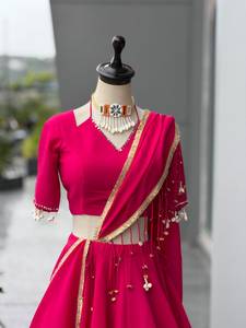 Blusa de seda romana con diseño de espejo real y bordado Kodi, completamente cosida, con lehenga de seda romana y conjunto de dupatta, también completamente cosidos. - Product Image 3