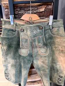 Shorts bavarois pour hommes, taille haute, motif floral brodé, fermeture boutonnée, style vintage, respirant, en cuir, longueur bermuda, style décontracté - Product Image 2