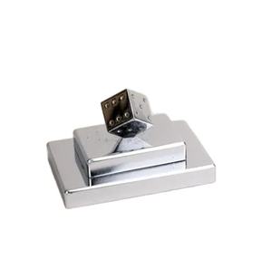 Prensapapeles de Hierro Vintage Multifuncional Ecológico Hecho a Mano con Acabado Plateado, Perfecto para la Decoración de la Mesa del Estudio o la Oficina - Product Image 1