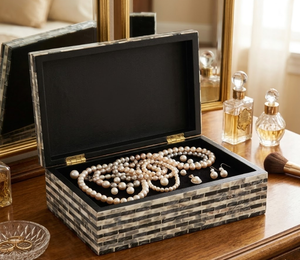 Caja decorativa rectangular elegante con tapa, hecha a mano con incrustaciones de nácar y interior de MDF, procedente de Vietnam. - Product Image 6