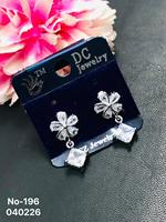 Boucles d'oreilles clous tendance en acier inoxydable plaqué or avec zircon cubique, design géométrique, nouvelle collection 2026, luxe léger, pour femme, idéales pour un anniversaire