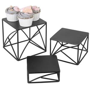 Support de gâteau en métal noir conception de treillis métallique géométrique la plus haute qualité mariage et événements Table présentoir de gâteau décoratif vente chaude - Product Image 1