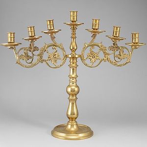 Candélabre en métal artisanal, porte-bougie décoratif pour centre de table de mariage, design élégant de style antique. - Product Image 3