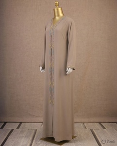 Abaya classique beige respirante brodée, longueur cheville, avec un élément de mode simple et discret - Product Image 3