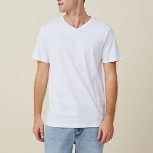 Camiseta de hombre a la moda, de alta calidad, 100% algodón, con logo personalizado, cómoda, con cuello en V. - Product Image 4