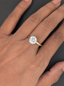 Anillo de compromiso solitario de moissanita de corte redondo de 1,75 quilates para mujer, oro amarillo/blanco macizo de 14k, regalo de San Valentín - Product Image 3