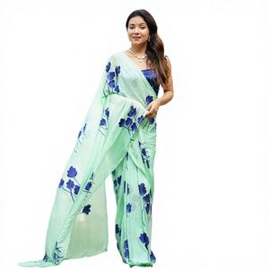 Sari indien Bollywood vert en mousseline de soie peint à la main, coupe droite, avec imprimé floral et style de drapage artisanal - Product Image 1