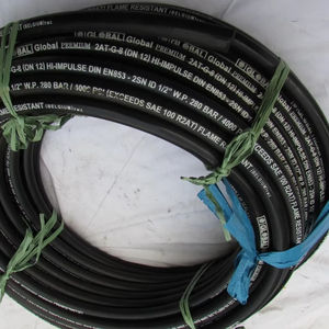 สถานที่ก่อสร้างพร้อมสายเคเบิลอุตสาหกรรมสีดำแบบม้วนบนแผ่นคอนกรีต วัสดุก่อสร้างสำหรับเครื่องจักรกลหนัก - Product Image 2