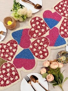 Camino de Mesa de Tela Hecho a Mano con Forma de Corazón, Estilo Bohemio, Rojo, Rosa y Azul, Diseño Bordado, Tapete Decorativo - Product Image 2