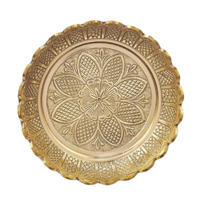 Assiette décorative dorée pour Pooja avec motif floral gravé, idéale pour les festivals de culte hindou, les cérémonies religieuses et la maison - Product Image 5